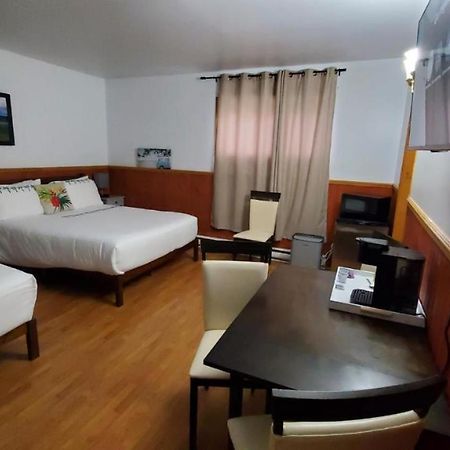 Hotel Fleurs Karaibes Saint-Alexandre-de-Kamouraska エクステリア 写真