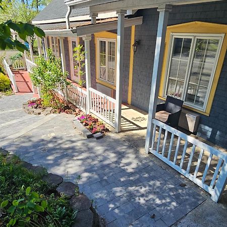 Hotel Fleurs Karaibes Saint-Alexandre-de-Kamouraska エクステリア 写真