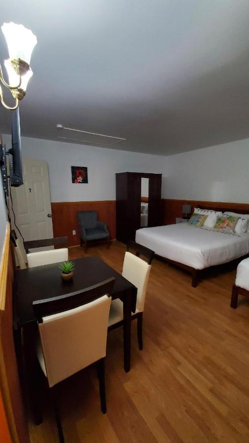 Hotel Fleurs Karaibes Saint-Alexandre-de-Kamouraska エクステリア 写真
