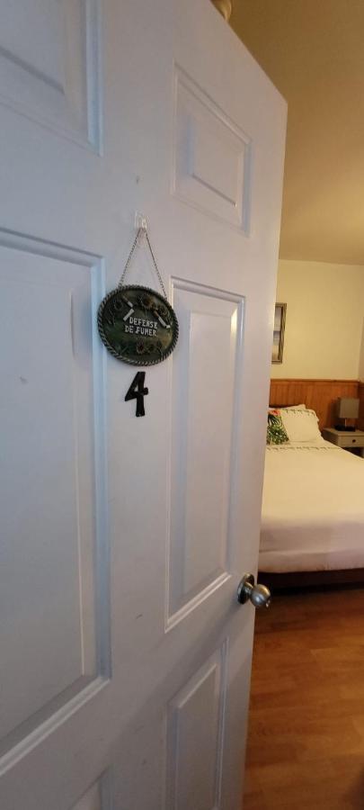 Hotel Fleurs Karaibes Saint-Alexandre-de-Kamouraska エクステリア 写真