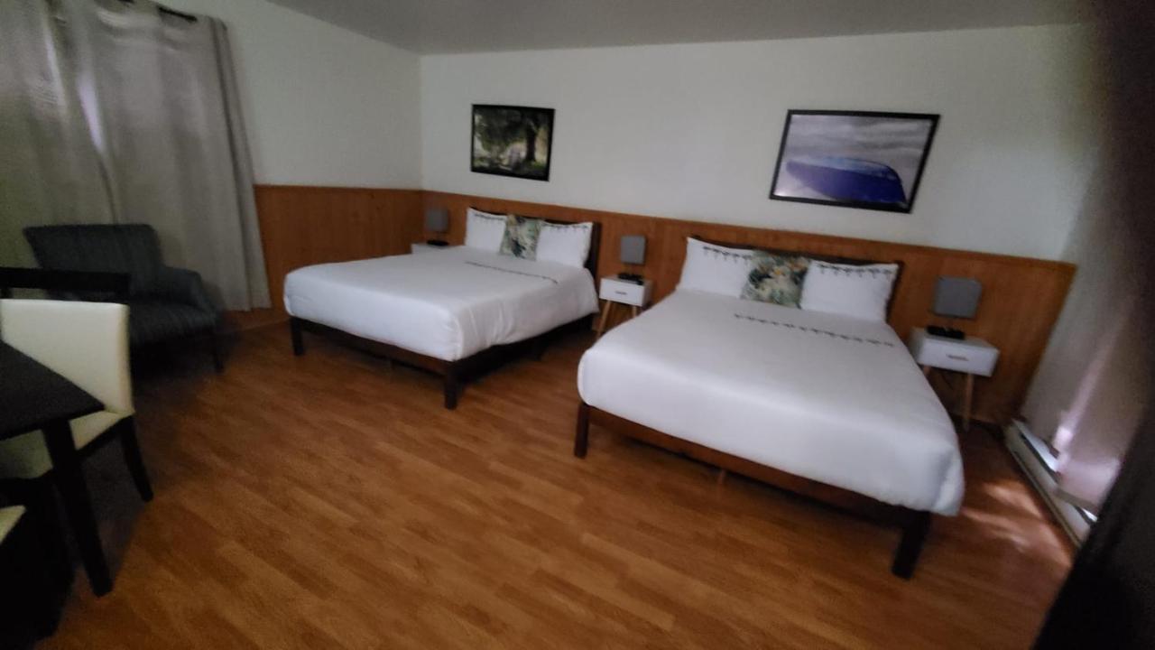 Hotel Fleurs Karaibes Saint-Alexandre-de-Kamouraska エクステリア 写真