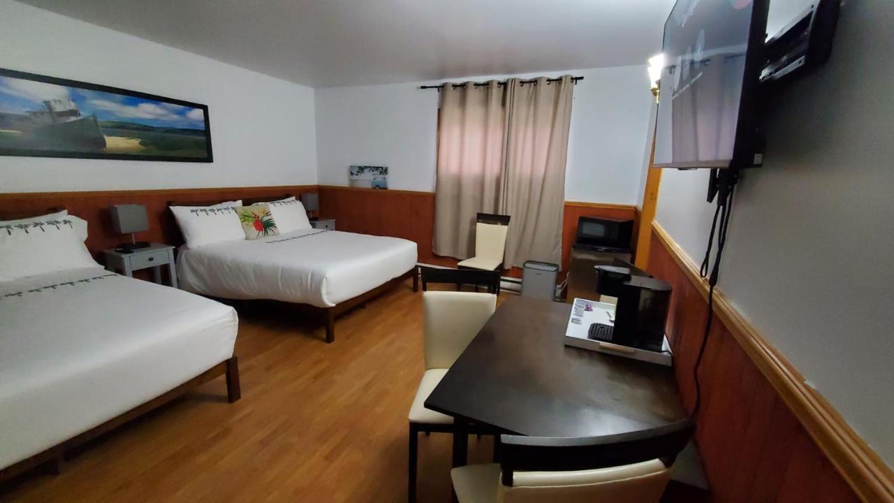 Hotel Fleurs Karaibes Saint-Alexandre-de-Kamouraska エクステリア 写真