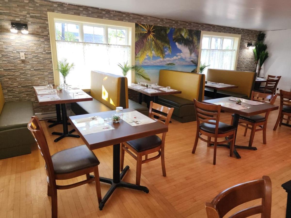Hotel Fleurs Karaibes Saint-Alexandre-de-Kamouraska エクステリア 写真