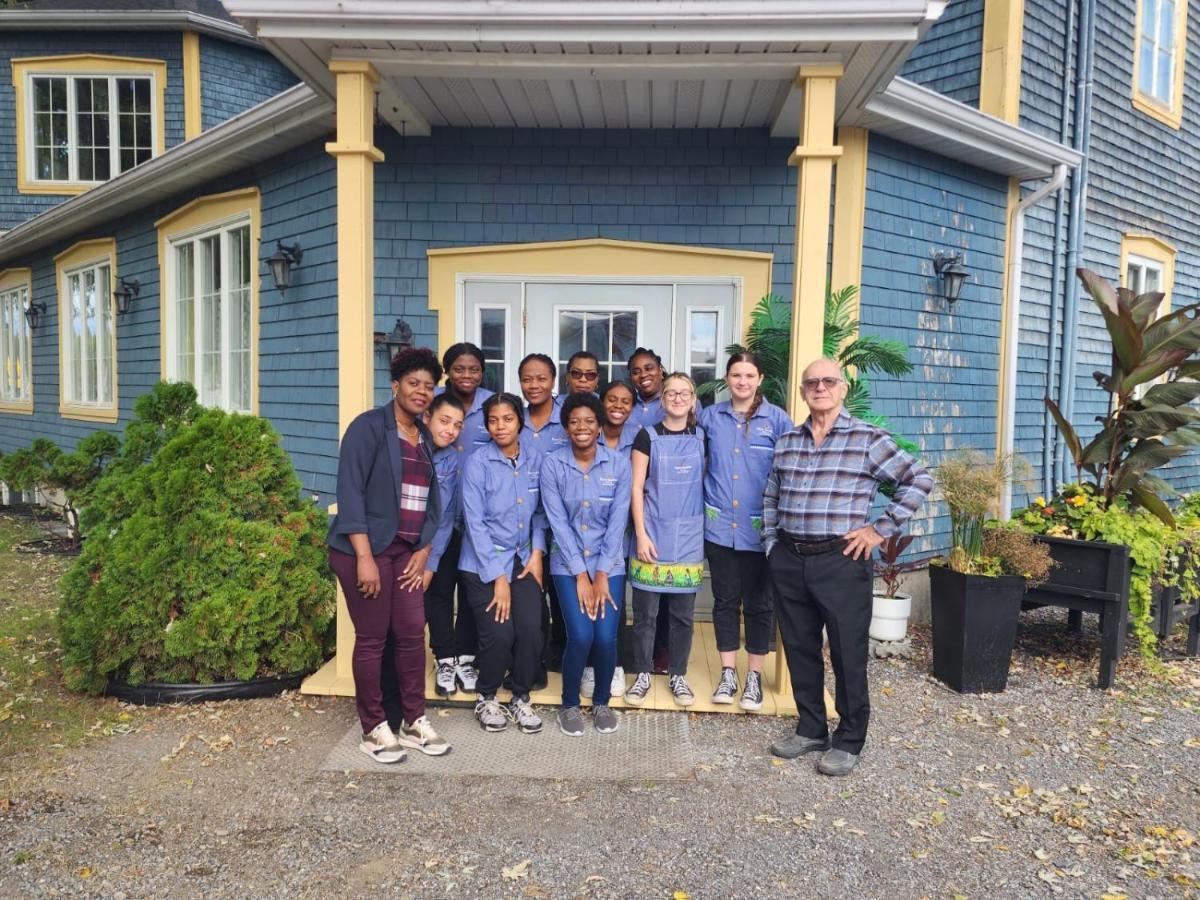 Hotel Fleurs Karaibes Saint-Alexandre-de-Kamouraska エクステリア 写真