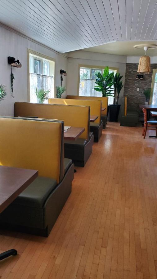 Hotel Fleurs Karaibes Saint-Alexandre-de-Kamouraska エクステリア 写真